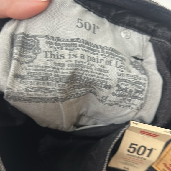 Levi’s 501 Women’s high-rise black button fly raw hem shorts size 34. NWT. - Picture 10 of 10
